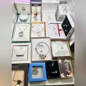Lot Of Boxed Jewelry 17 Jewelry Gift Sets & Other New